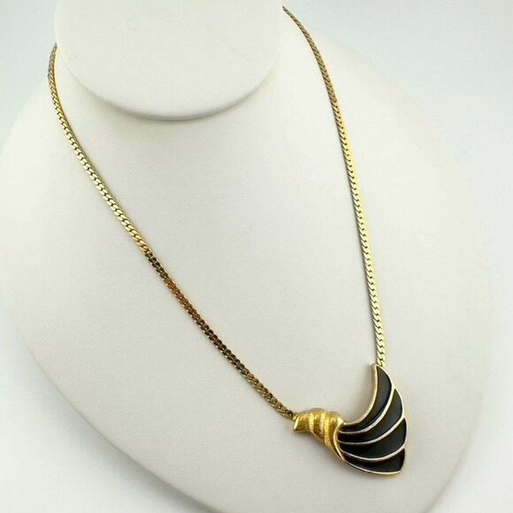 Vintage Trifari Black Enamel Gold Tone Nautical Seashell Wave Necklace Earrings - Picture 2 of 6